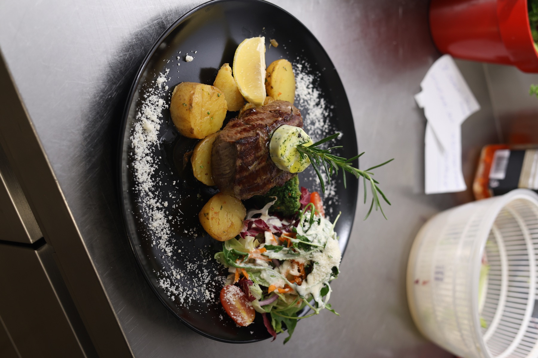 Steak plate with potatoes and salad at Gondelfahrt